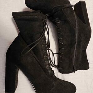 Steve Madden Boots Size 8 Black Lace-Up Ankle